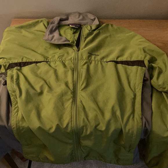 Patagonia wind breaker, size large - Picture 3 of 3